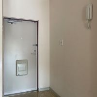 目黒区中根の賃貸物件/玄関。靴箱はなし。光コンセントがあります