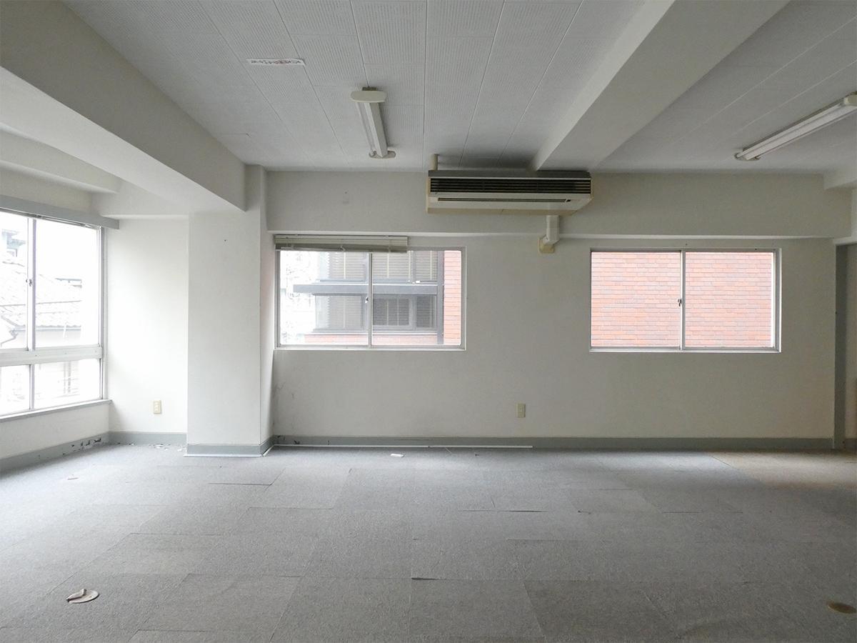 中央区日本橋人形町の賃貸物件/東側にも窓。圧迫感やジメッと重い印象は感じさせません