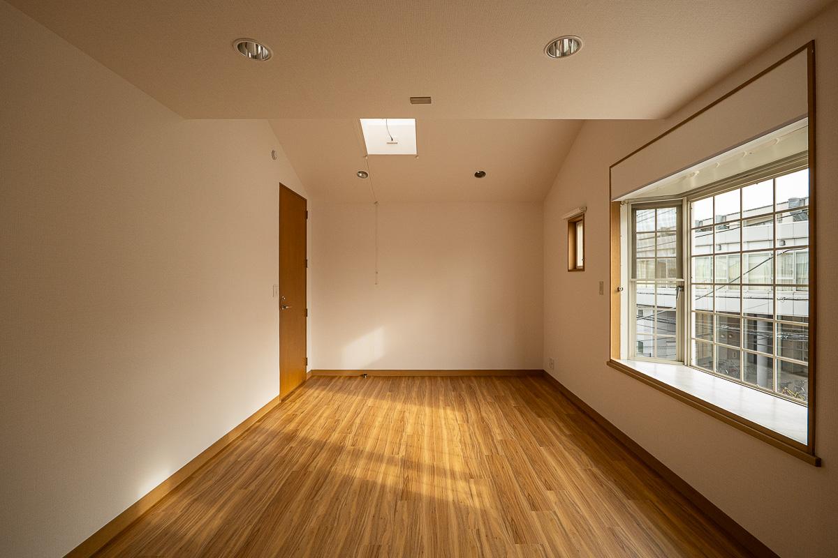 世田谷区新町の賃貸物件/洋室のフローリングは新しく張り替えられています