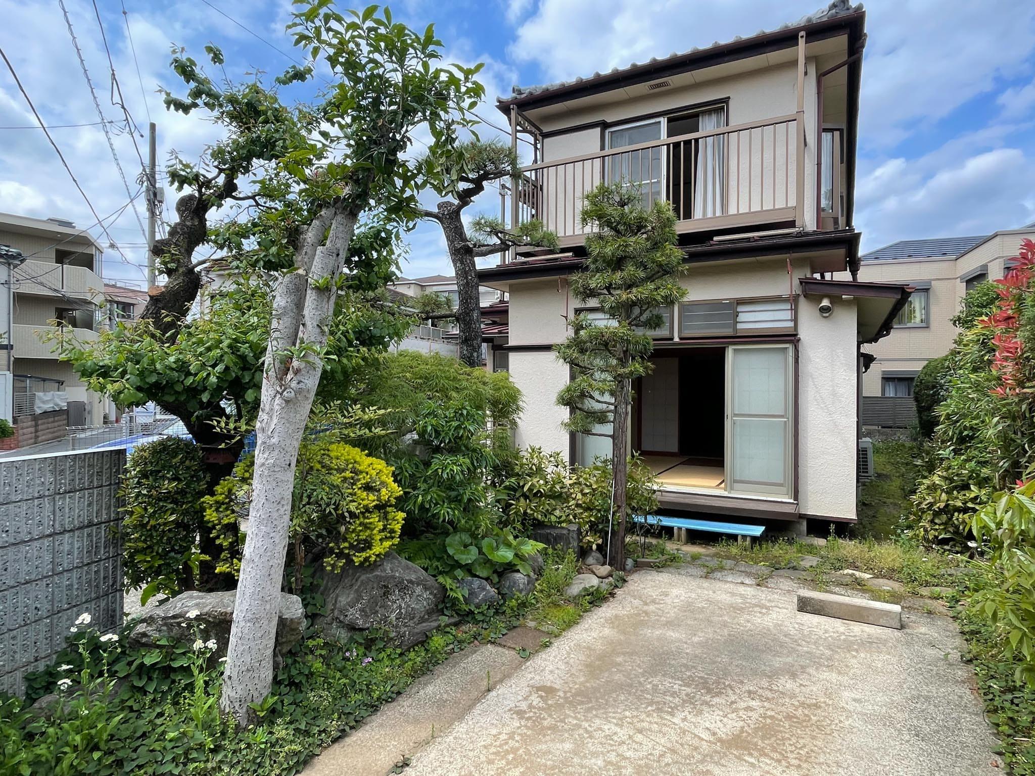 杉並区天沼の賃貸物件/建物の前にも駐車スペース