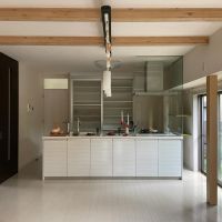 杉並区天沼の賃貸物件/1F：キッチン・ダイニングは白を基調としたクリーンなイメージにリフォームされています