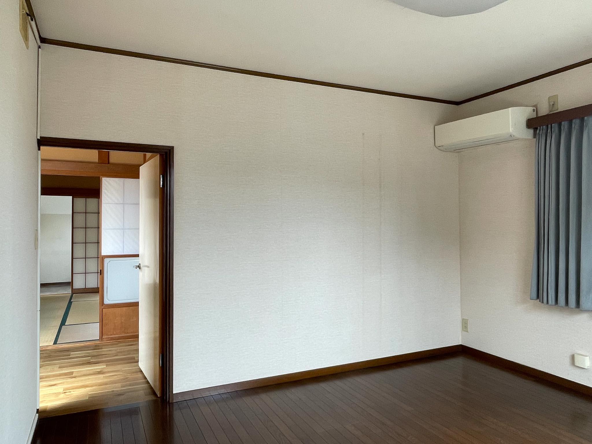 杉並区天沼の賃貸物件/2F、6畳洋室：北に向かって。エアコンは比較的新しめです