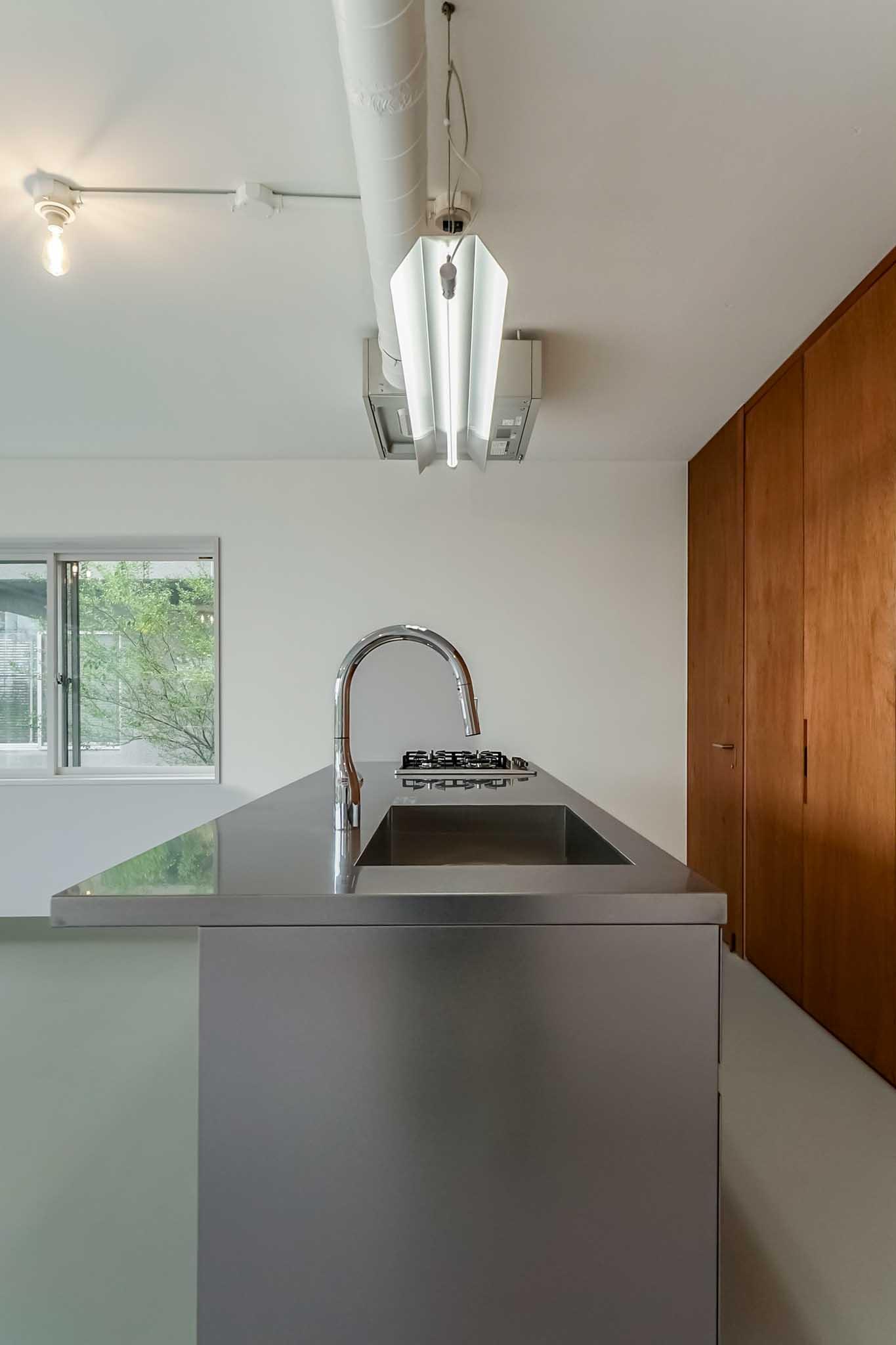 横浜市港北区師岡町の売買物件/キッチン。コンロは4口ガスコンロで、食洗器付き