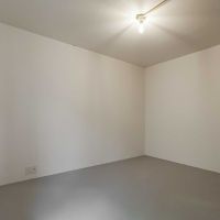 横浜市港北区師岡町の売買物件/キッチンの裏にある洋室A。まっしろな箱