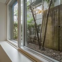 横浜市港北区師岡町の売買物件/窓からは隣の棟が見えます。この部屋もしっかり二重サッシ