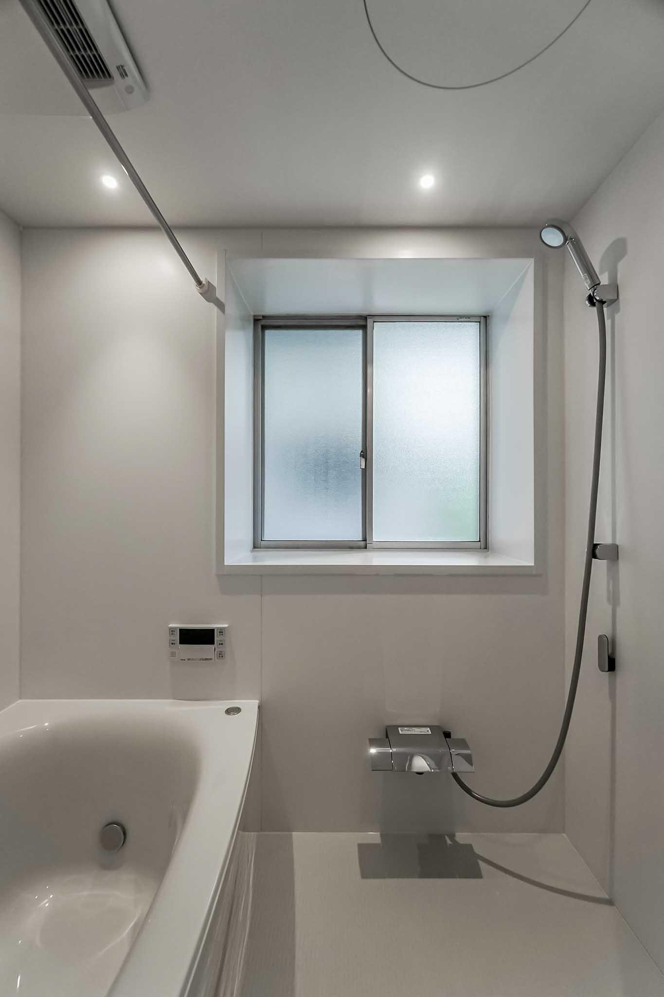 横浜市港北区師岡町の売買物件/浴室。追いだき、浴室乾燥機能付き