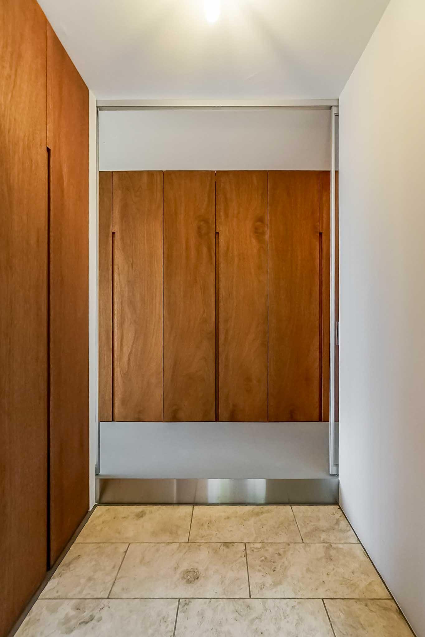 横浜市港北区師岡町の売買物件/玄関