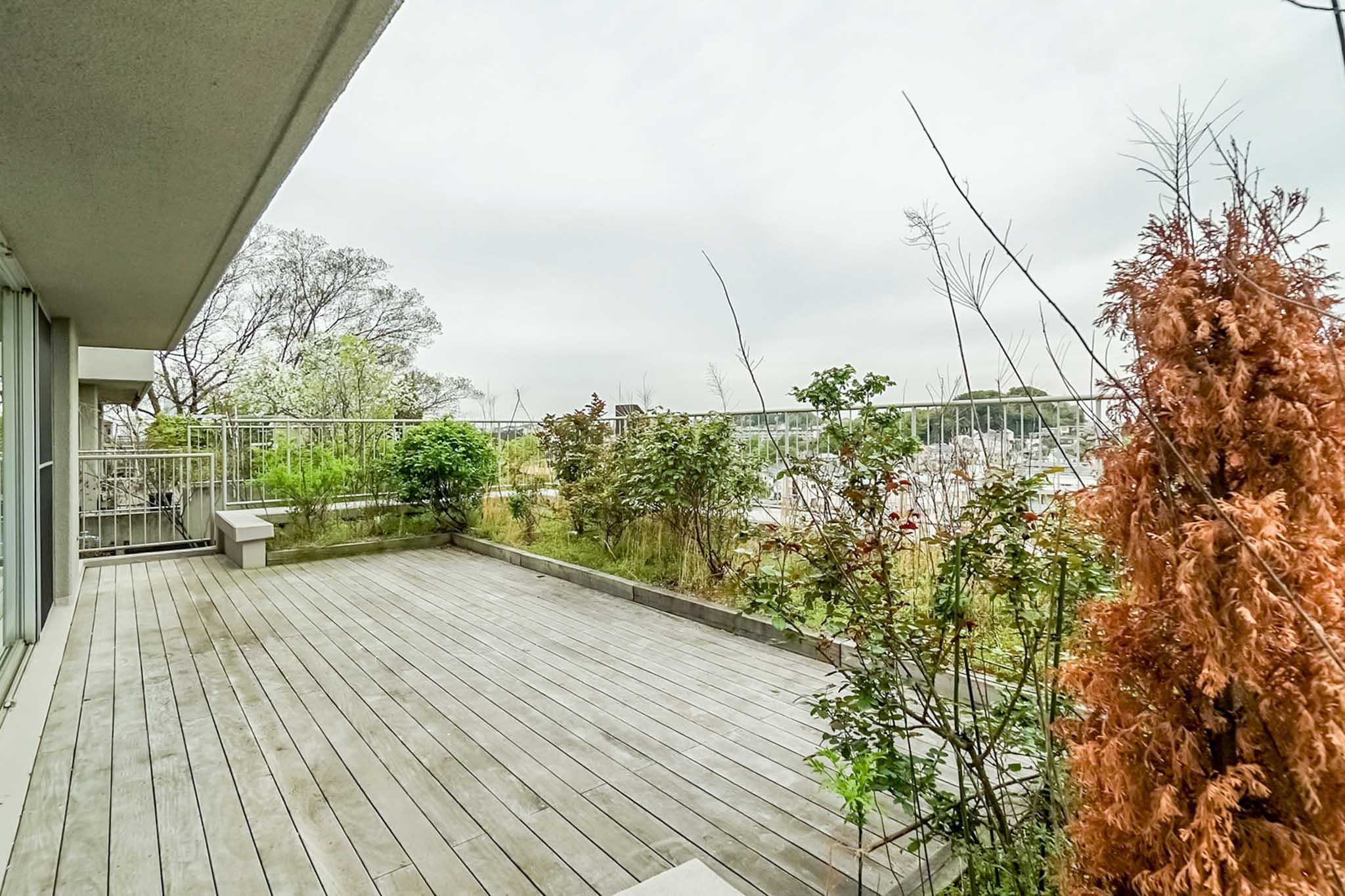 横浜市港北区師岡町の売買物件/ルーフガーデン。視線を遮るものはありません