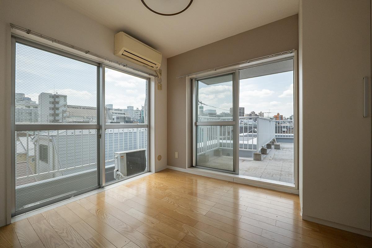 杉並区天沼の賃貸物件/２面の窓からたっぷりと光が入ります