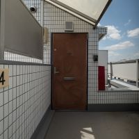 杉並区天沼の賃貸物件/玄関。4階は贅沢なワンフロア