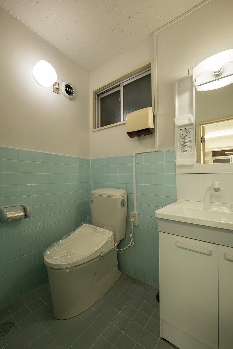 千代田区東神田の賃貸物件/1Fウォシュレット付きトイレと洗面