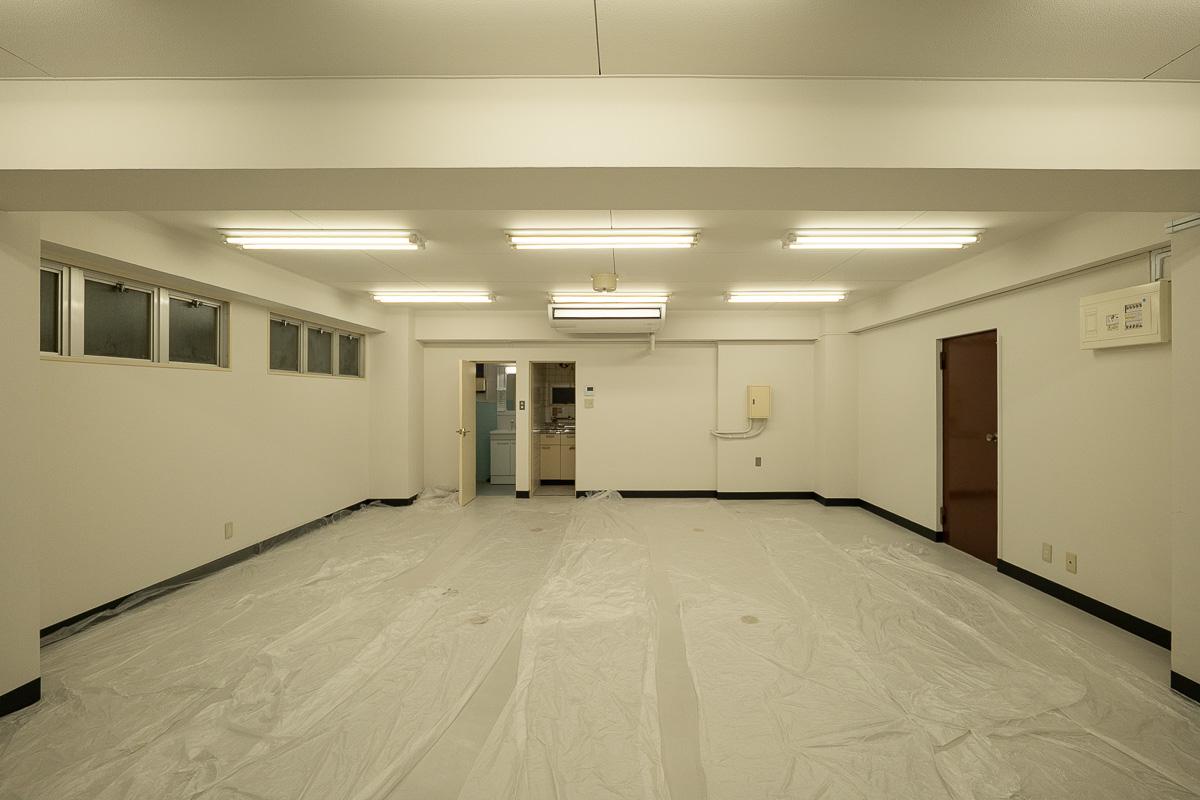 千代田区東神田の賃貸物件/1F。入り口から見た室内