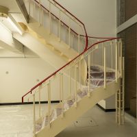 千代田区東神田の賃貸物件/リズミカルなレトロな階段