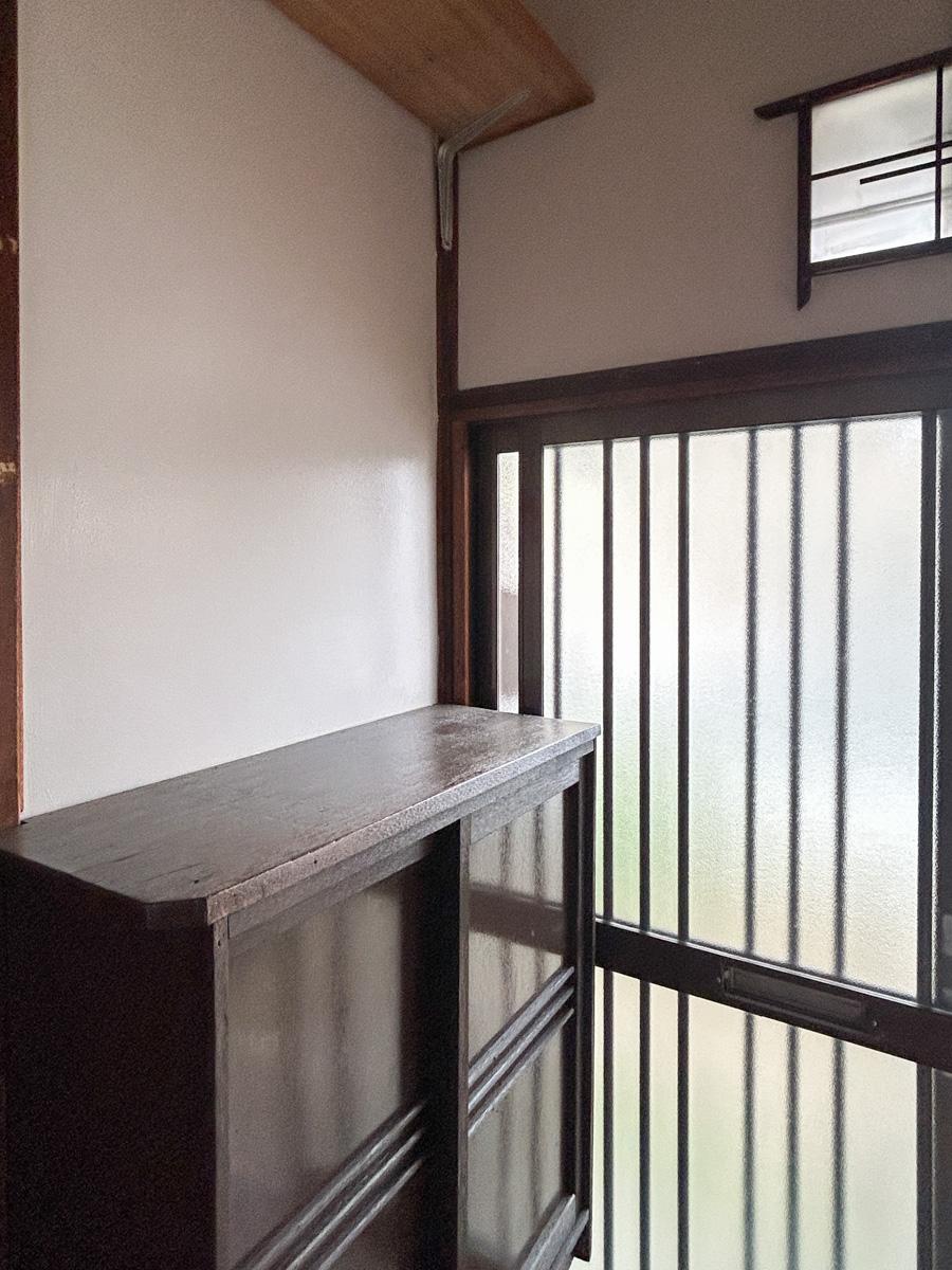 大田区久が原の賃貸物件/靴棚の上は情緒あふれるスポット。小さな花瓶を置いてみたり、お気に入りのオブジェを置いてみたり。