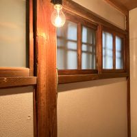 大田区久が原の賃貸物件/トイレの木製の窓枠もいい味が出ています