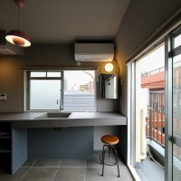 板橋区南常盤台の賃貸物件/ワイドなキッチンカウンターは、そのまま作業デスクやメイクスペースとしても使えます