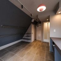 板橋区南常盤台の賃貸物件/一部は勾配天井になっているので、寝泊まりする場合は高さのないマットレスを置くのが良さそう