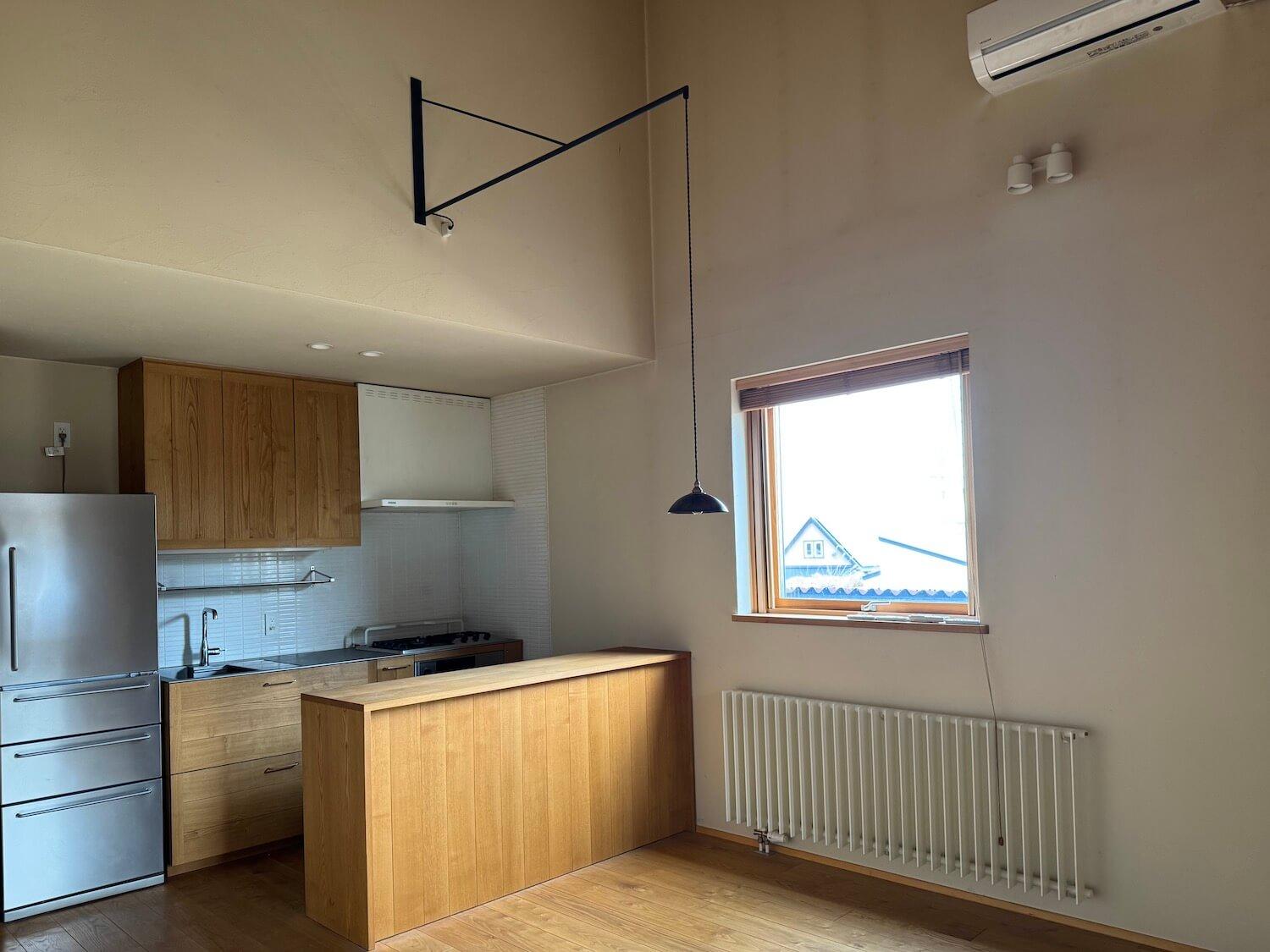 長野県安曇野市穂高有明の売買物件/1階：作家さんによるペンダントライトの素材は真鍮、鉄