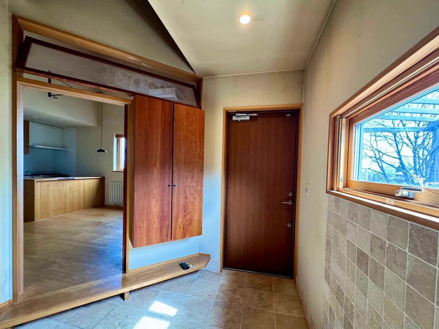 長野県安曇野市穂高有明の売買物件/1階玄関