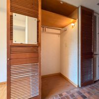 東京都港区元赤坂の賃貸物件/こちらの収納は大きめで服をかけられます