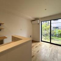 世田谷区宇奈根の賃貸物件/土間から奥に進んでリビングへ、ここから外に出ると