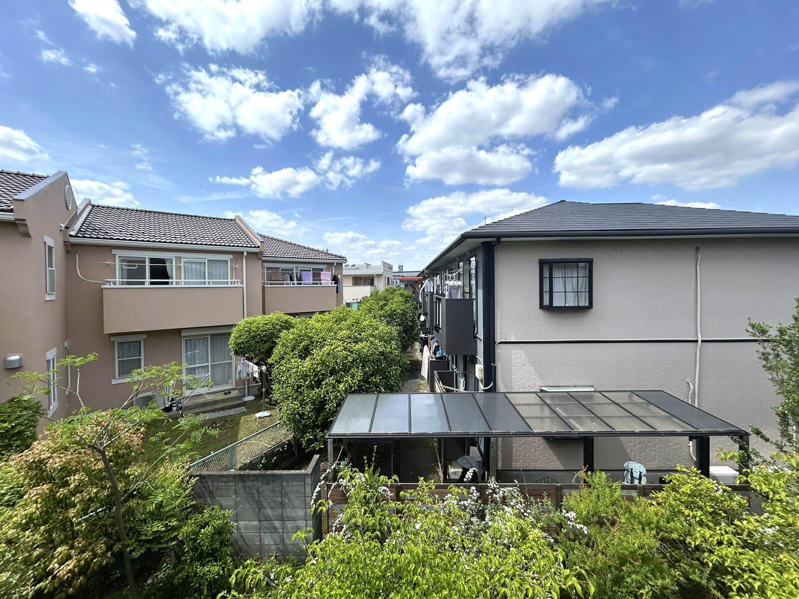 世田谷区宇奈根の賃貸物件/北向き6帖の洋室、窓からは抜けのいい眺め