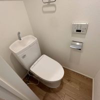 世田谷区宇奈根の賃貸物件/トイレは1階の階段下に