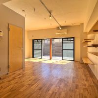 杉並区井草の賃貸物件/リビングの可動棚の棚板はオーナーさんに相談すれば増やすことや減らすことが可能です