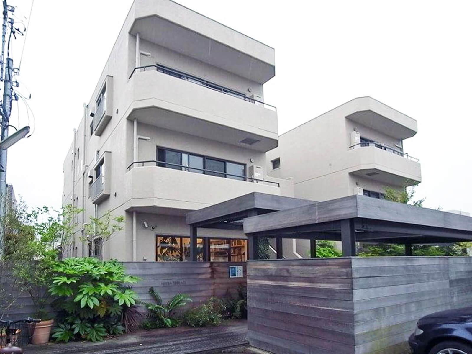 杉並区井草の賃貸物件/外観もリノベーション済み。植栽もいい雰囲気です