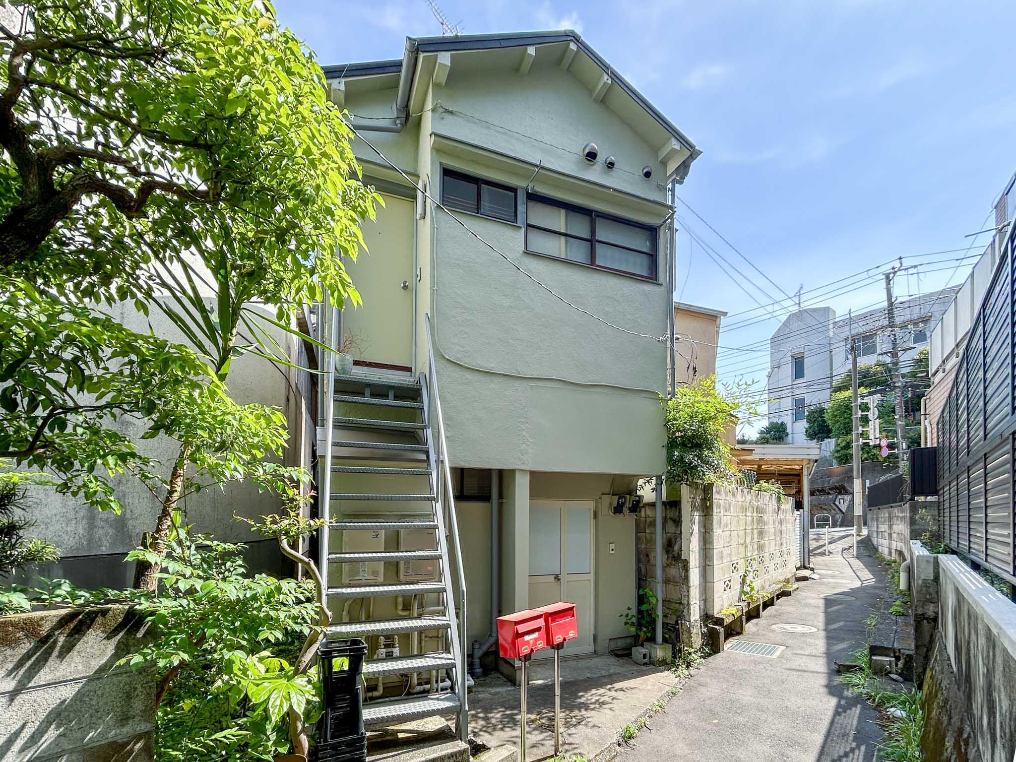 目黒区下目黒の賃貸物件/細い路地の奥にある、かわいらしい木賃アパート