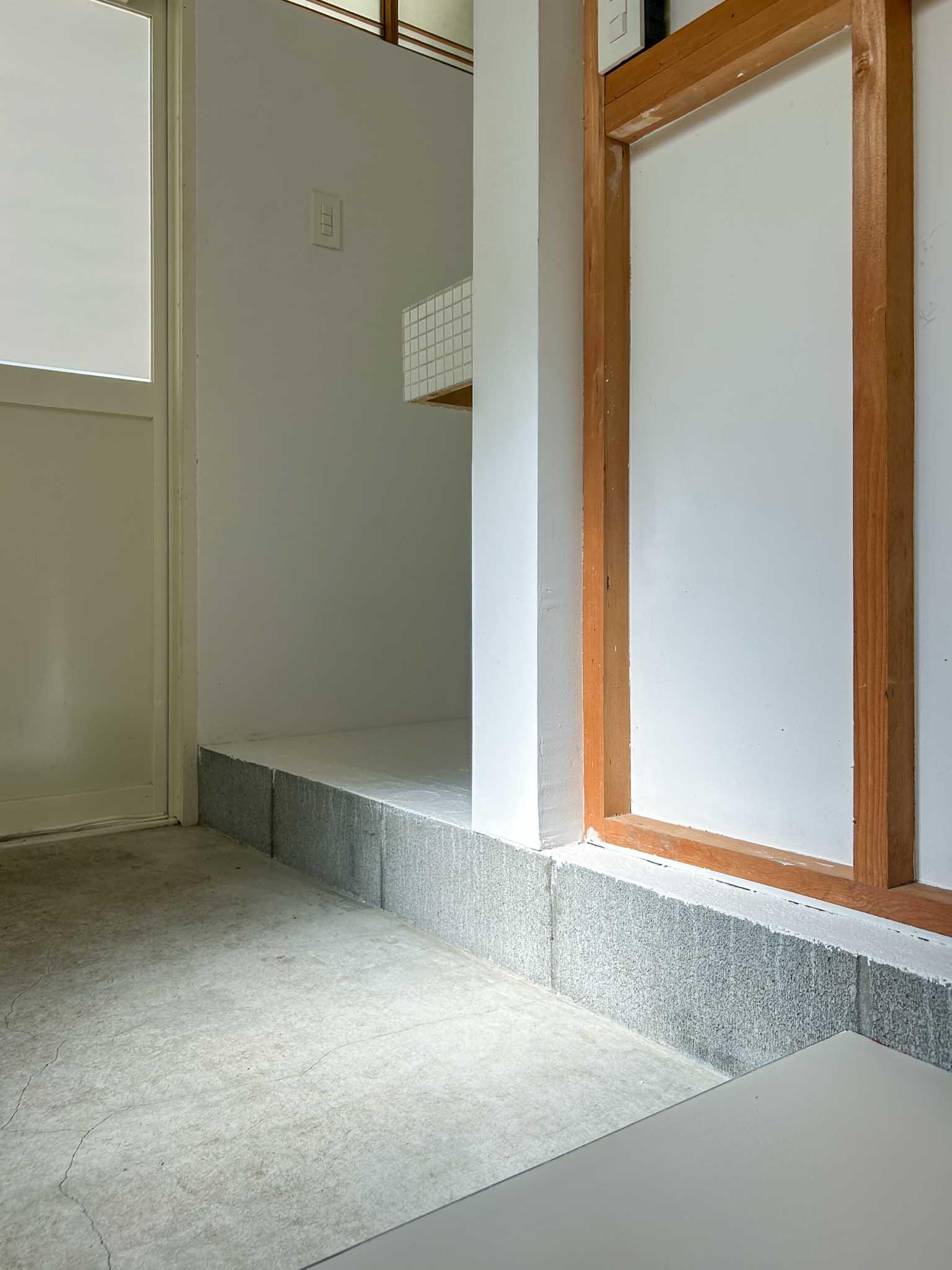 目黒区下目黒の賃貸物件/土間を挟んだ先にトイレがあるので、ステップを置いておくと便利かも