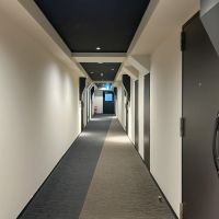 新宿区内藤町の賃貸物件/共用部廊下。カーペット仕様です