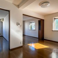 目黒区八雲の賃貸物件/2LDKの間取り。折戸を開けて、リビングを広く使うのもよい