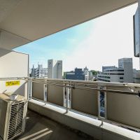 目黒区中目黒の賃貸物件/バルコニー。都会の隙間を縫うように、眺望も抜けてます