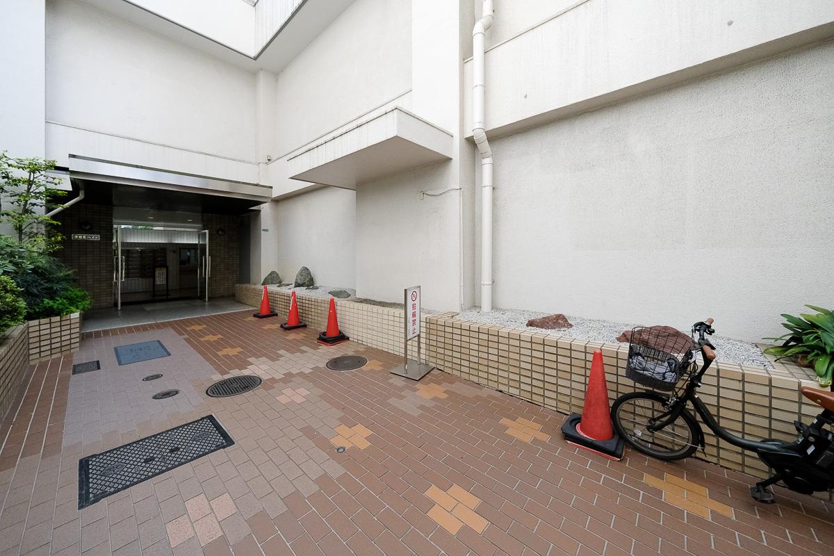 目黒区中目黒の賃貸物件/エントランス