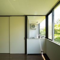 杉並区善福寺の賃貸物件/可動式の引き戸を閉める