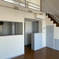 中野区新井の賃貸物件/リビングを南に向かって。少しコンパクトなサイズ感です