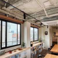 港区白金台の賃貸物件/あらわしの天井が室内を程よくキリッとした空間に仕立ててくれています