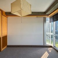 渋谷区神宮前の賃貸物件/洗面室を通った先にある洋室。会議室や応接室にちょうどいい雰囲気