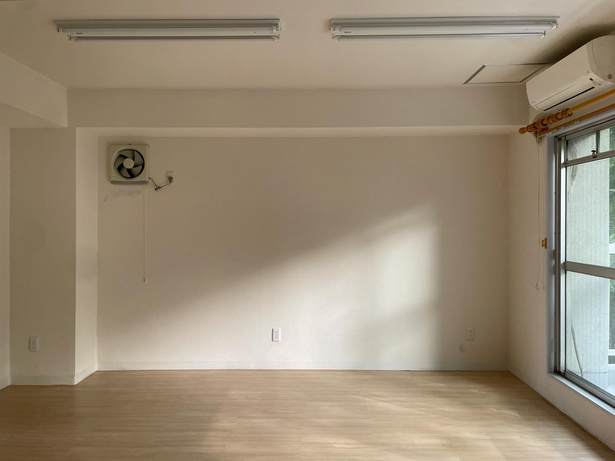 文京区本駒込の賃貸物件/南側に向かって。シンプルな白クロスの壁です