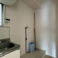 文京区本駒込の賃貸物件/キッチン横に洗濯機置き場があります