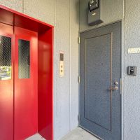 江東区深川の賃貸物件/エレベーターホール、玄関