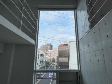 文京区本郷の賃貸物件/窓というより透明な壁