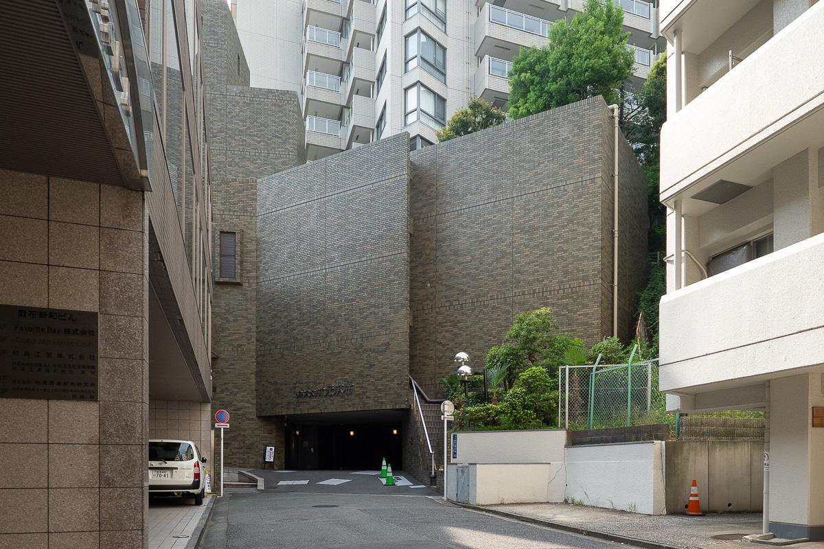港区元麻布の賃貸物件/外観。重厚感があります