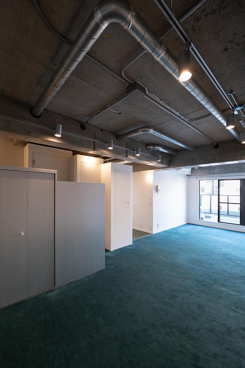 港区元麻布の賃貸物件/むき出しの配管がラフで良い雰囲気