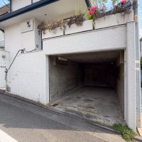 東京都世田谷区尾山台の賃貸物件/奥行きのあるガレージ付き。L:5100mm W:2450mm H:1850mm