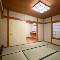東京都世田谷区尾山台の賃貸物件/北東側の和室。奥には洋室が