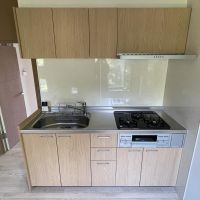 杉並区和田の賃貸物件/北側：3口ガスコンロにグリル付きのキッチン