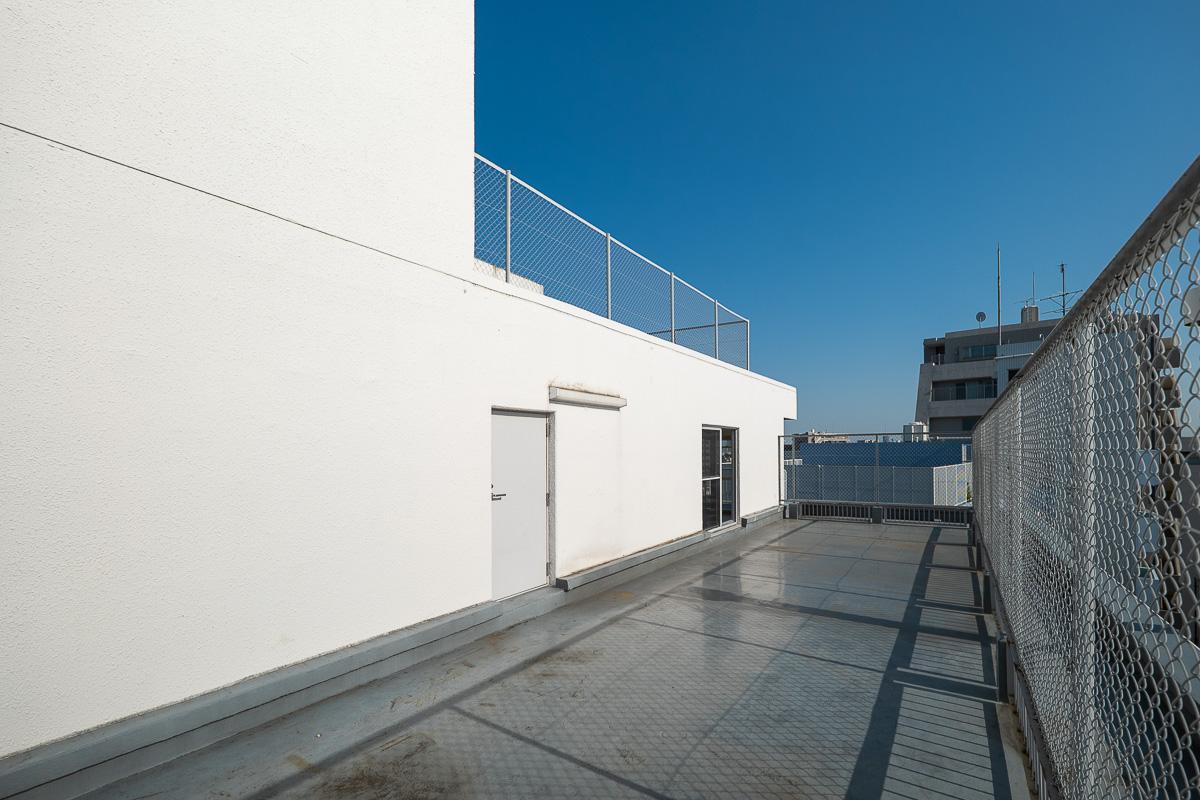 中野区本町の賃貸物件/12階の最上階に大きなバルコニー