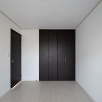 中野区本町の賃貸物件/バルコニー側から見た室内
